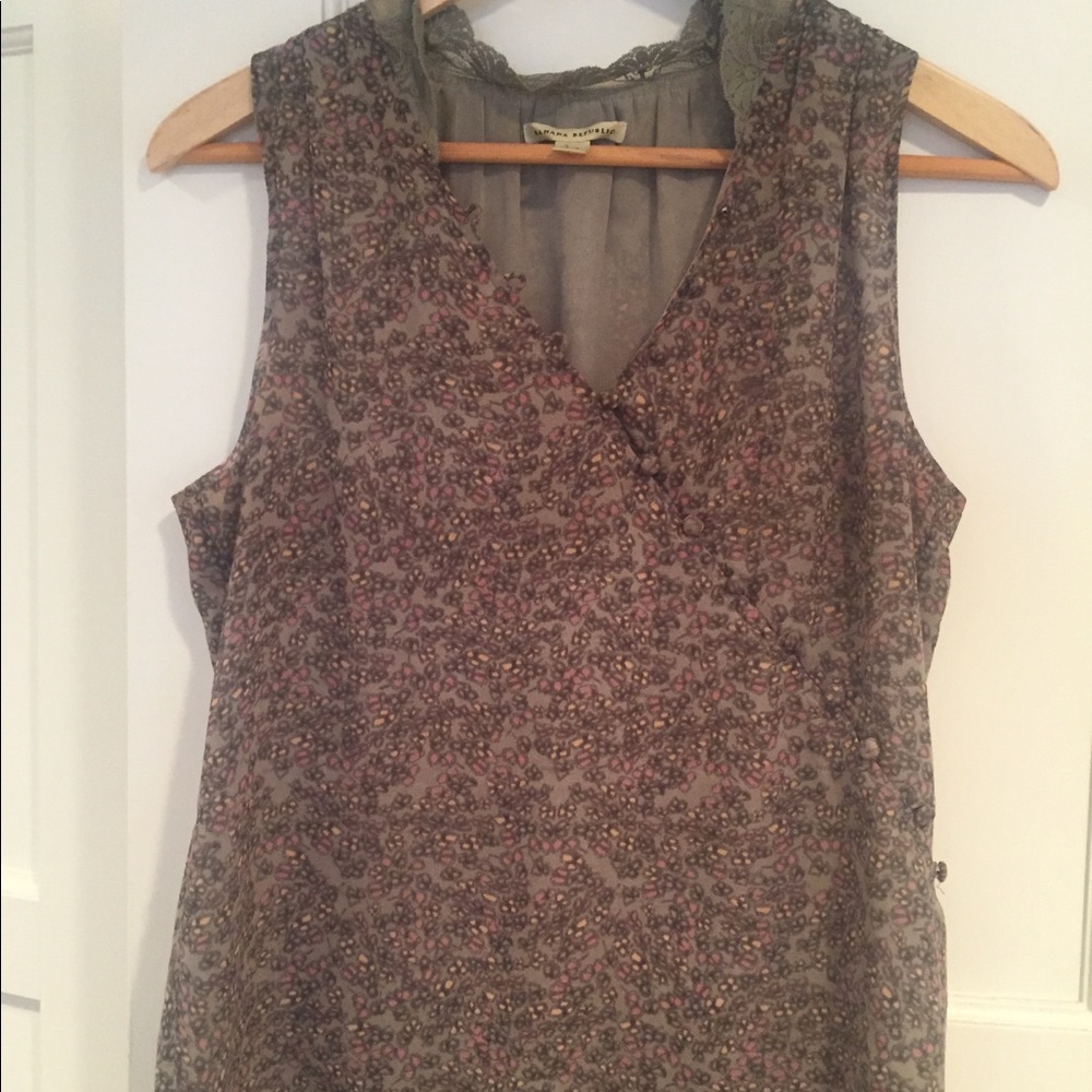 Grey silk print Banana Republic tip, small